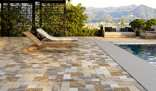 Cerámica antideslizante Carajas Brown 60x60 instalada en terraza con piscina - La Casa de la Cerámica