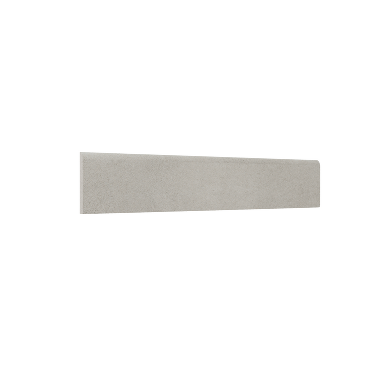 Guardapolvo Cerámica 8x45cm Cemento Silver - vista del material