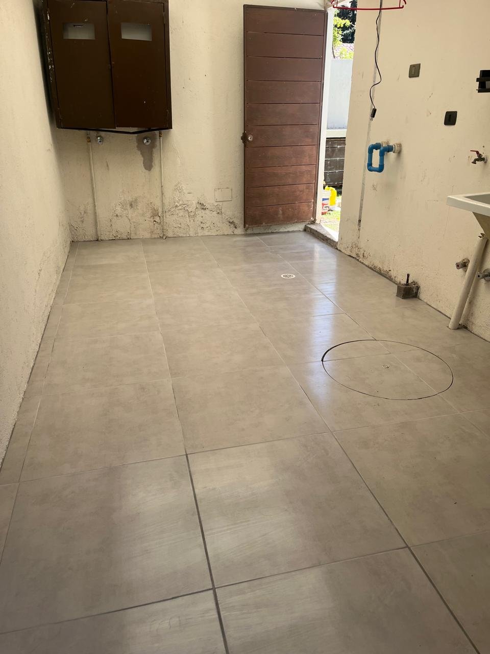 Obra de cliente: Nevada Mate 60x60 · Después - La Casa de la Cerámica