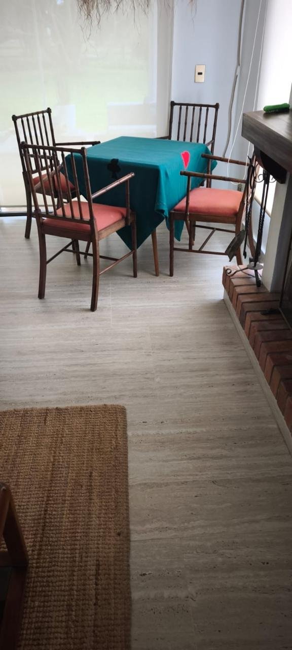 Obra de cliente: Nuvo Travertine 60x120 en comedor - La Casa de la Cerámica
