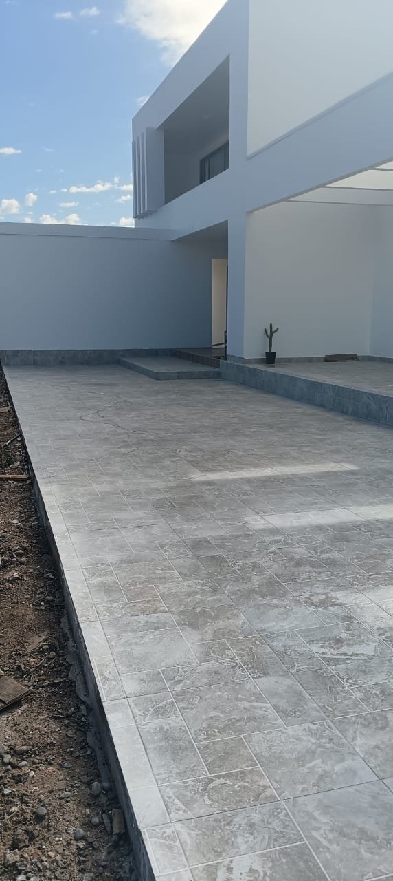 Obra de cliente: Rapolano Stone 56x56 en terraza - La Casa de la Cerámica